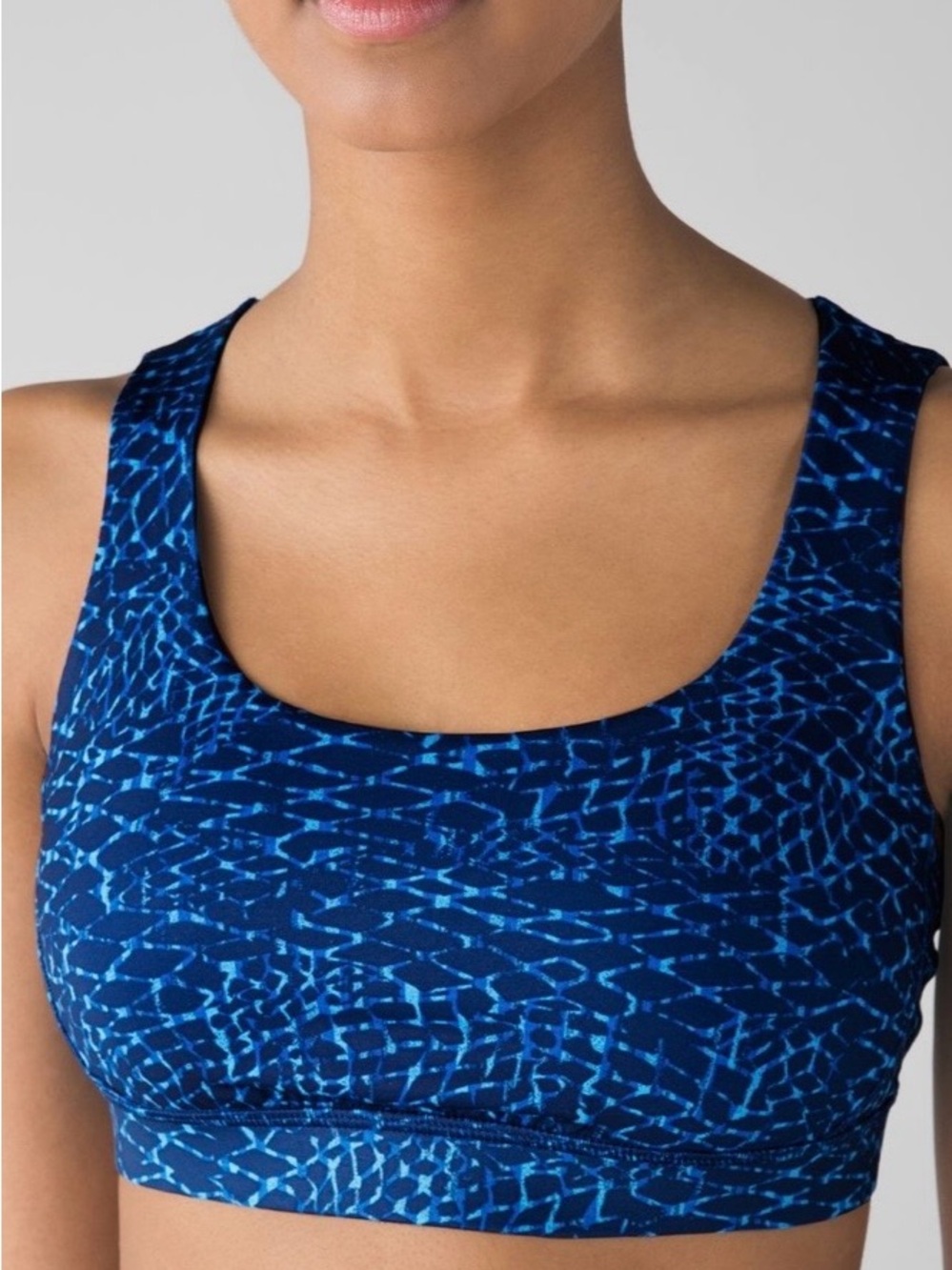 LULULEMON Samba Snake Hero Blue Energy Bra Exhale Luxtreme Active Workout Size 4